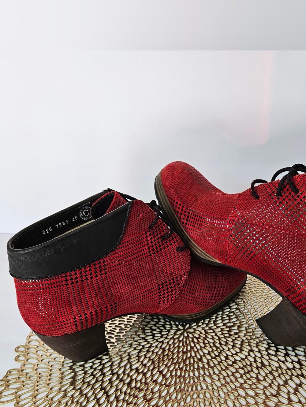 Wolky Red Textured Lace Up Ankle Boots Size 40 US 9 Heavy Mesh Houndstooth Heel - Picture 10 of 15